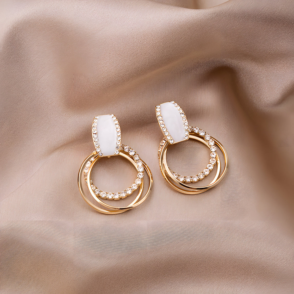 Fish Tail Two Circles Pearl Earrings